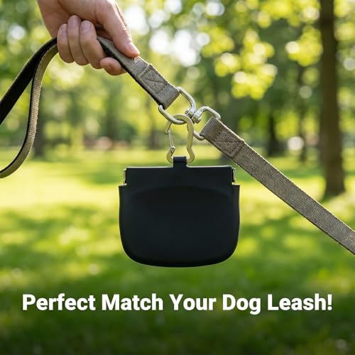 Silicone Dog Treat Pouch, Small Pocket Hand Free Dog Training Pouch Portable Black Pocket Sized Dogs Walking Bag with Carabiner for Pet Puppy Travel Outdoor Use