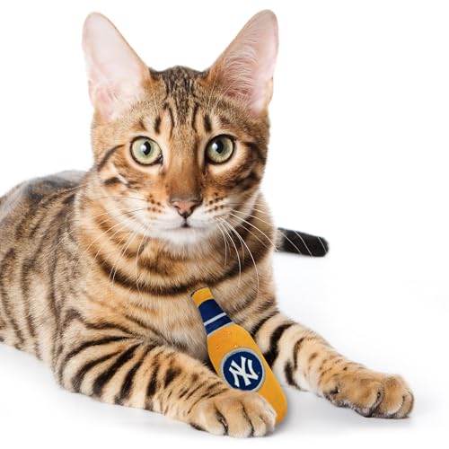 BEST PLUSH CAT TOY - MLB NEW YORK YANKEES Complete Set of 3 piece Cat Toys filled with Fresh Catnip. Incl: 1 Baseball Cap Cat Toy, 1 Baseball Cat Toy with Feathers & 1 Beer Bottle. Beautiful Team LOGO - color: New York Yankees